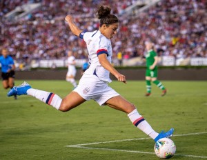 carlyi-lloyd-kicking-ball-gty-jt-190821_hpEmbed_13x10_992